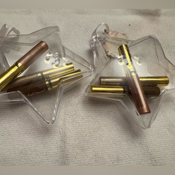 Holiday Shadow in Ornament Natural colors Senegence - Picture 4 of 5